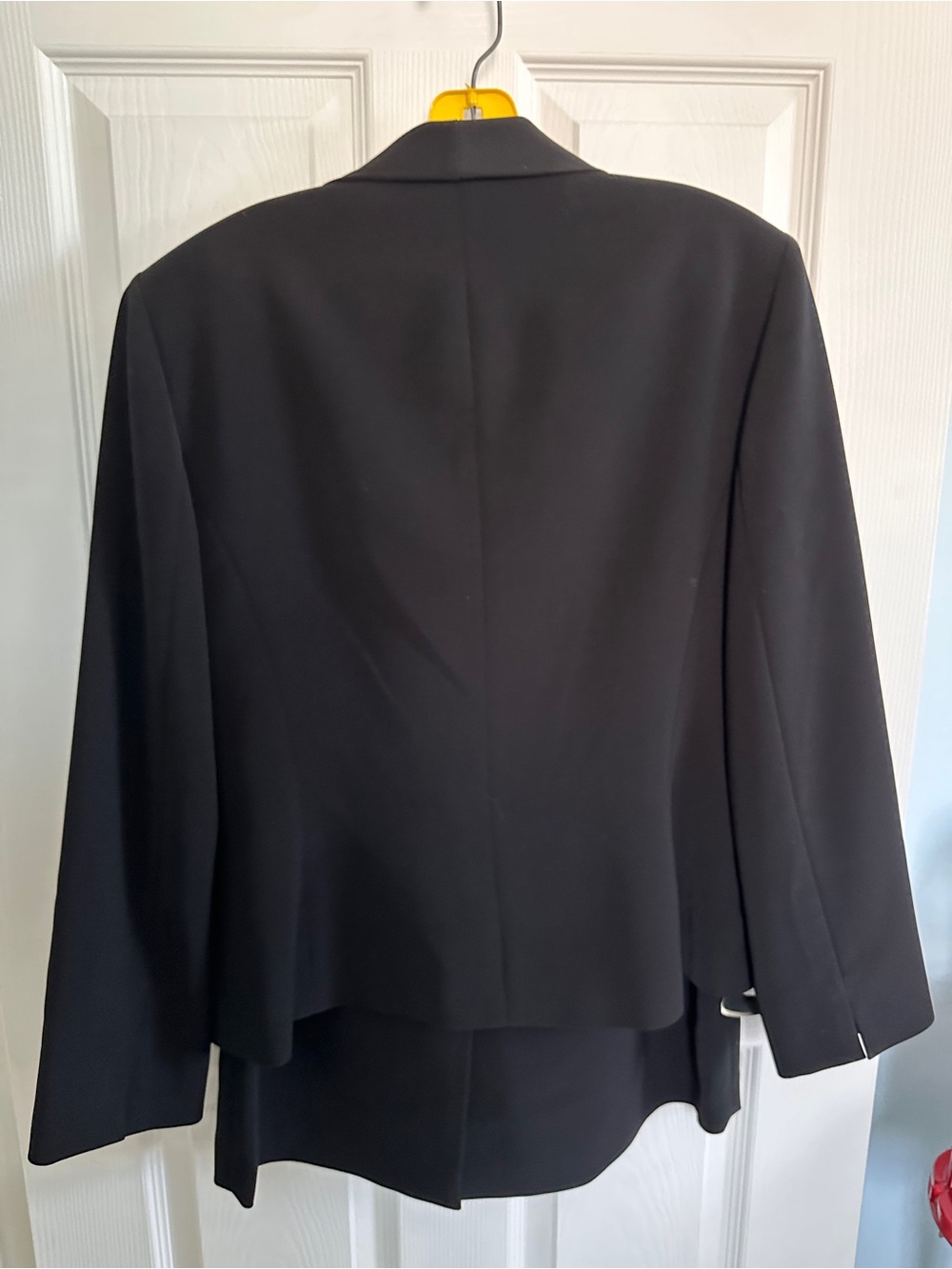 Le Suit Black Women's Two-Button Notch Collar Blazer - Picture 2 of 4